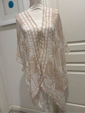 Vince Camuto Beige and White Sheer Printed Beach Kimono